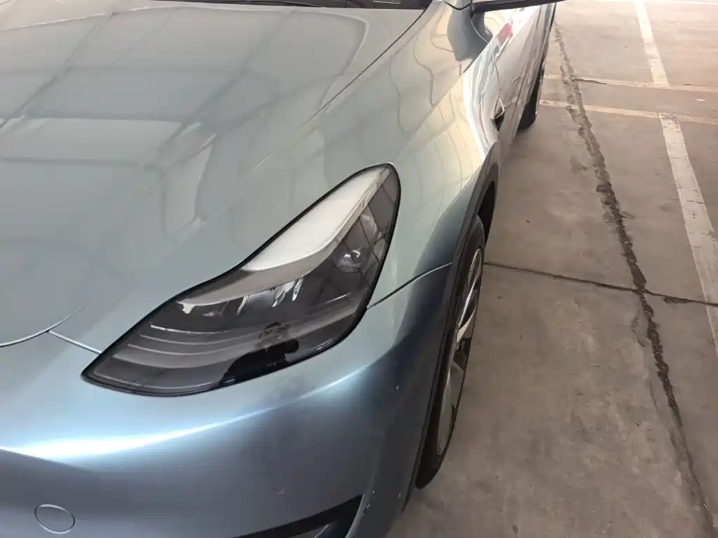 Tesla Model Y — миниатюра 24
