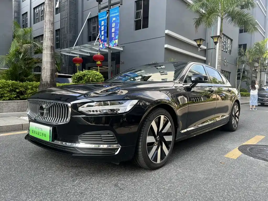 Volvo S90 PHEV 2024