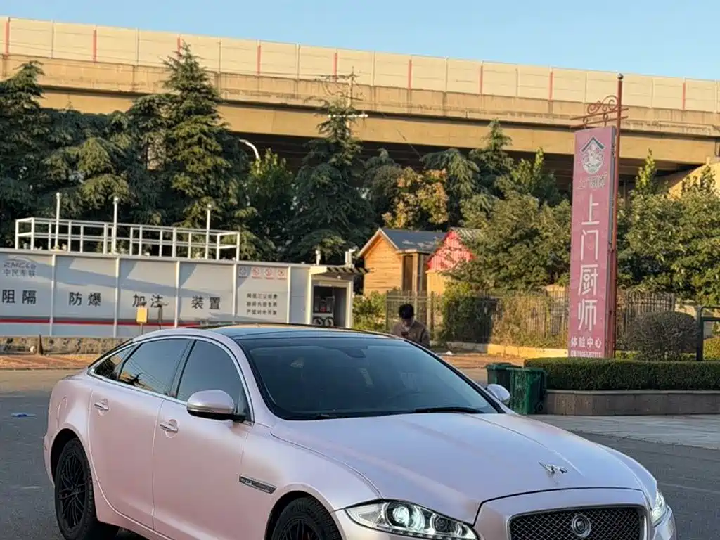 Jaguar XJ — миниатюра 3