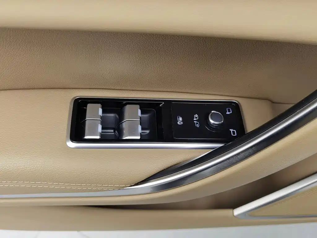 Jaguar XFL — миниатюра 9