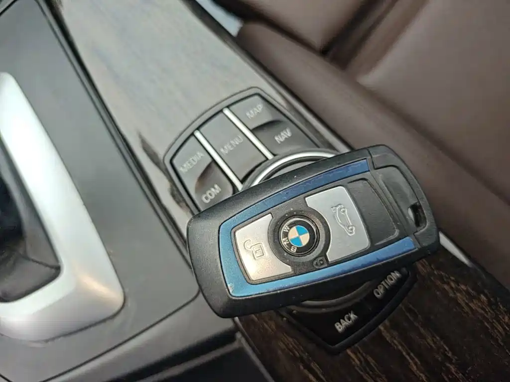 BMW 3 Series — миниатюра 9