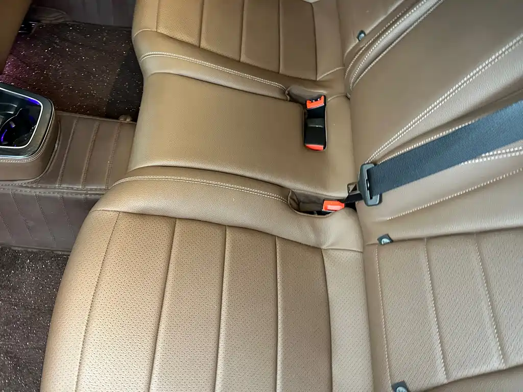 Mercedes-Benz E-Class — миниатюра 8