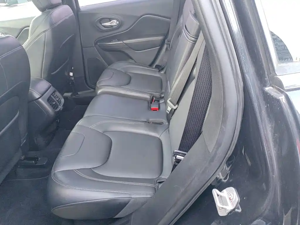 Jeep Cherokee — миниатюра 17