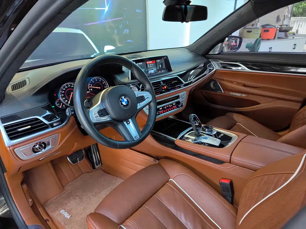 BMW 7 SERIES