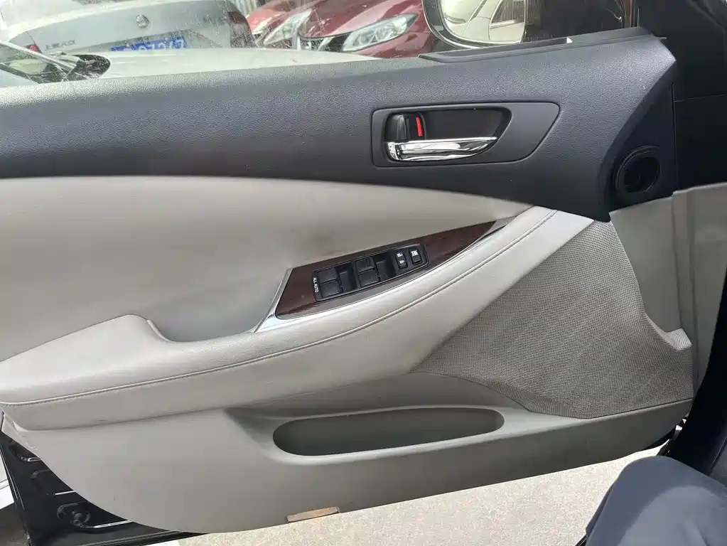 Lexus ES — миниатюра 15