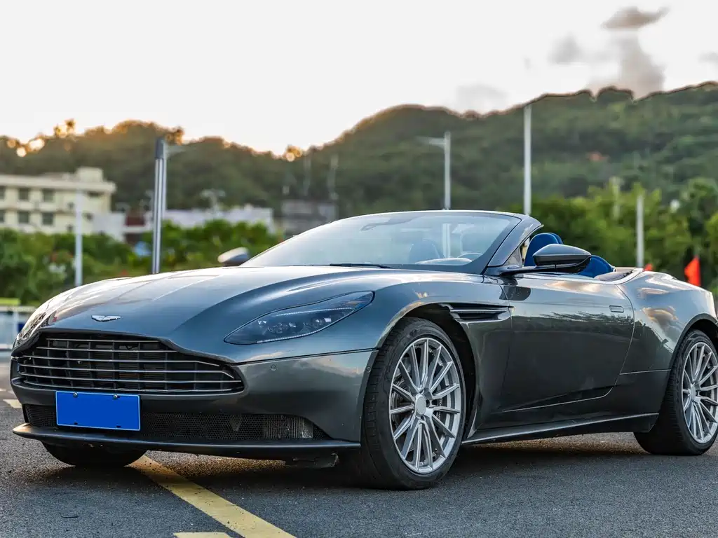 Aston Martin DB11 2018