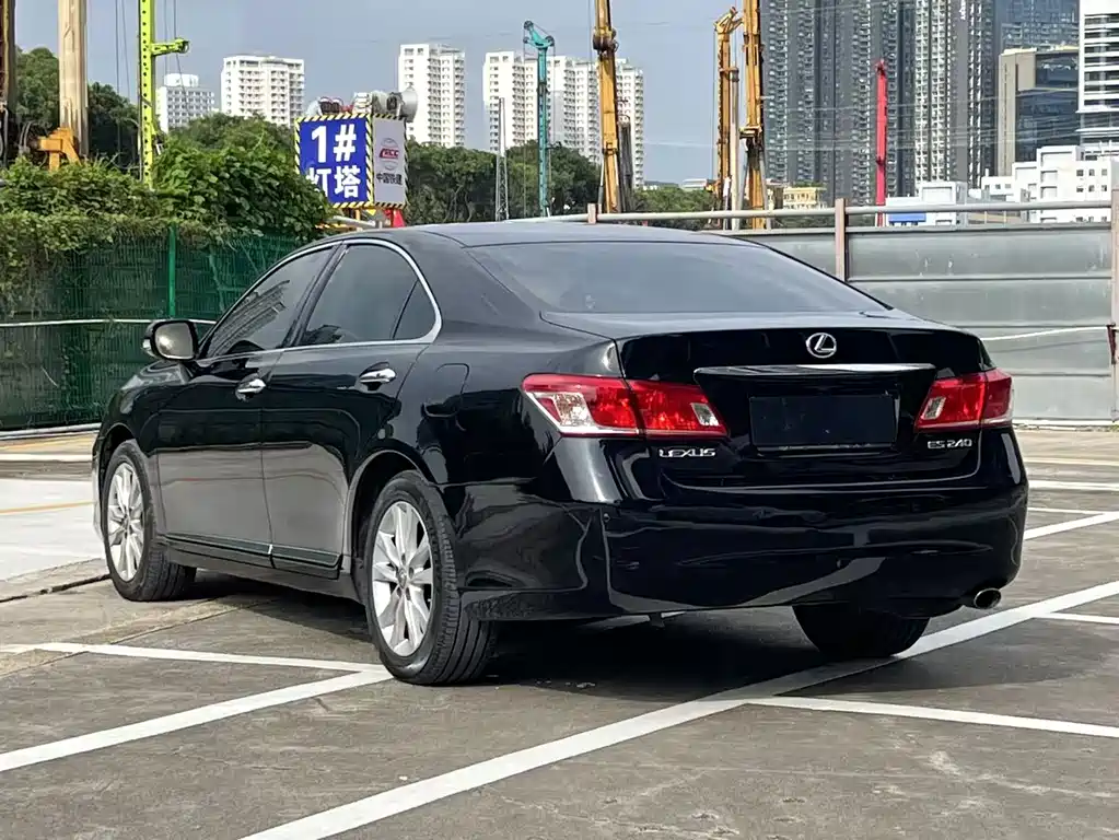 Lexus ES — миниатюра 17