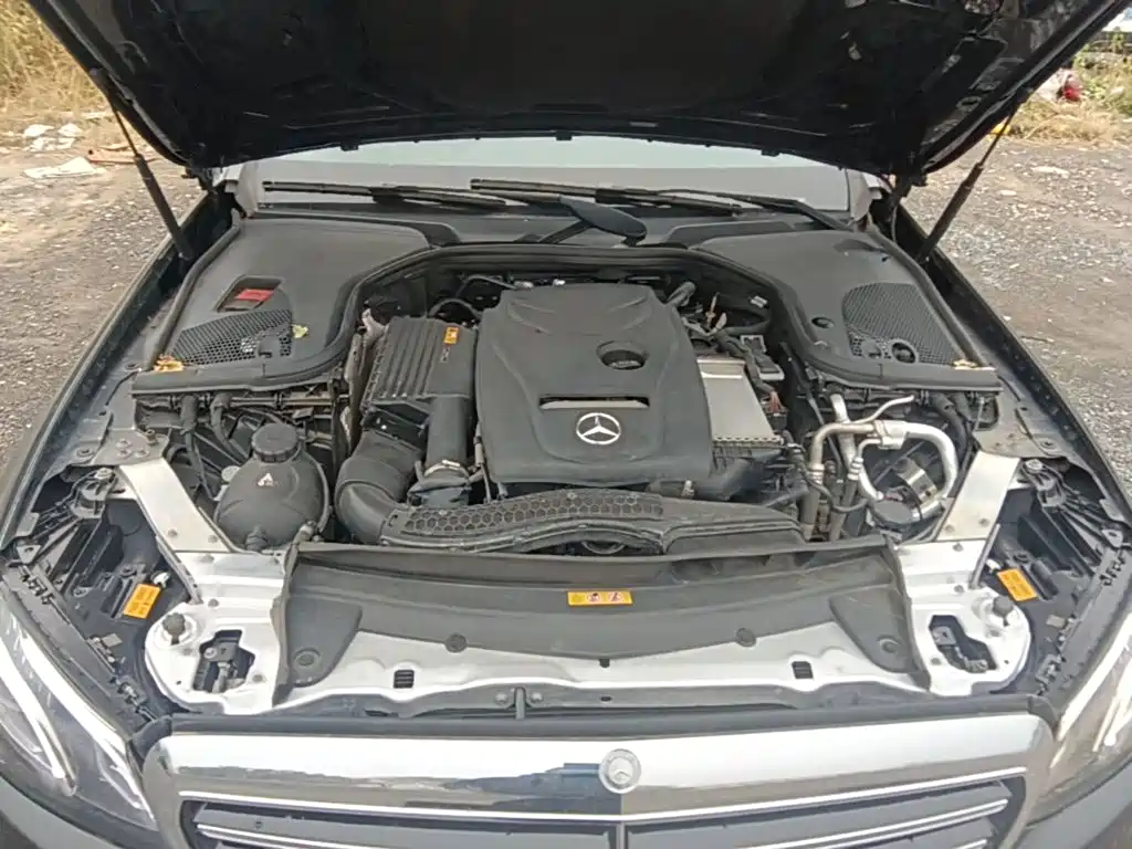 Mercedes-Benz E-Class — миниатюра 25