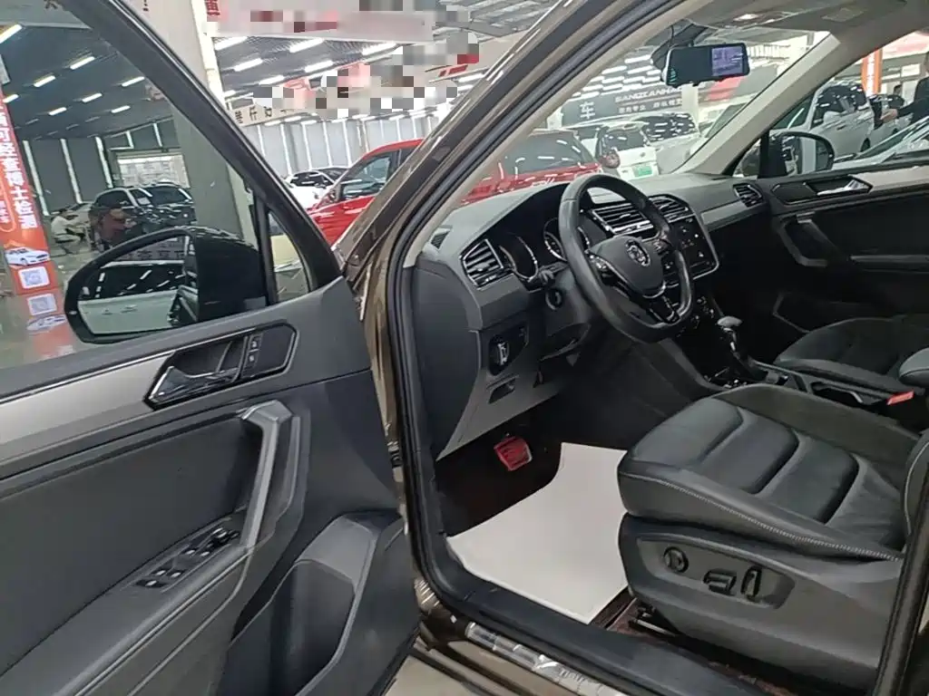 Volkswagen Tiguan L — миниатюра 16