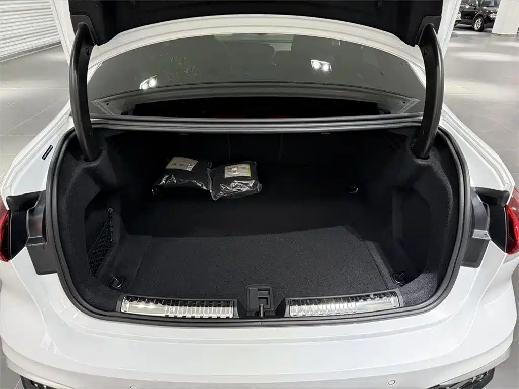 Audi A5L — миниатюра 9