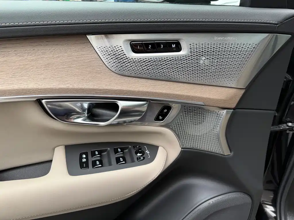 VOLVO XC90 PLUG IN HYBRID