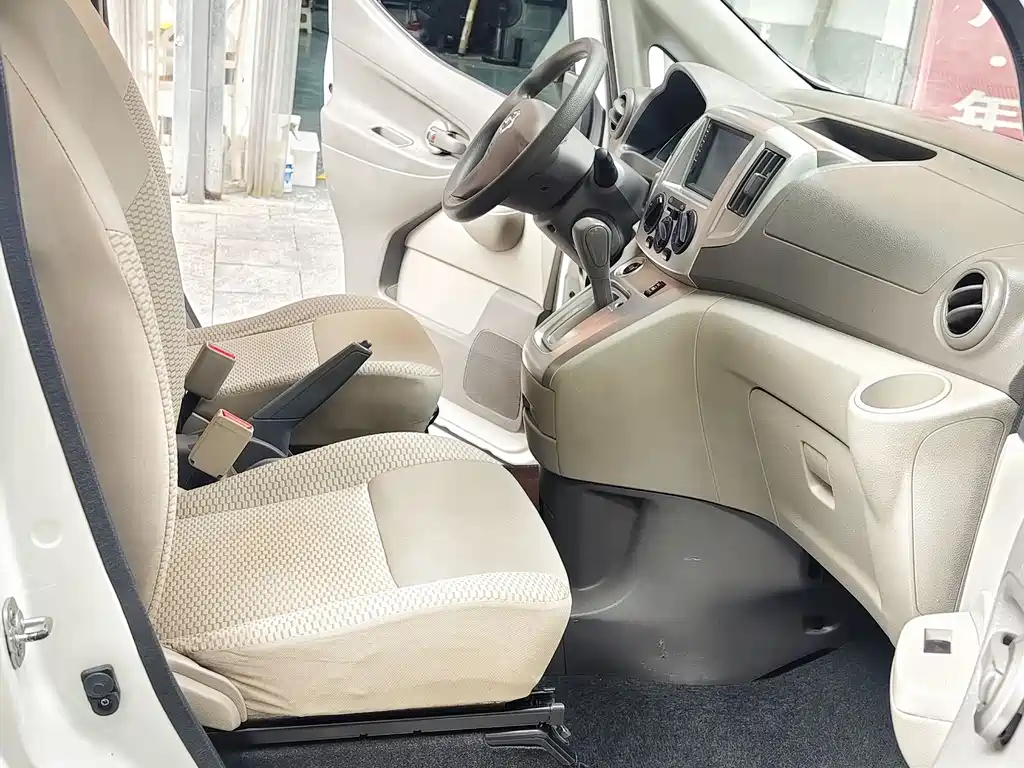 Nissan NV200 — миниатюра 7