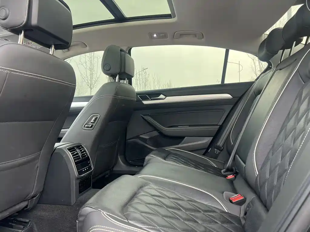 VOLKSWAGEN MAGOTAN GTE PLUG IN HYBRID