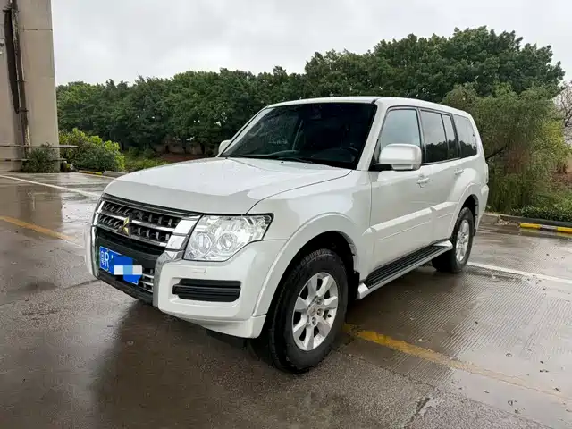 mitsubishi pajero