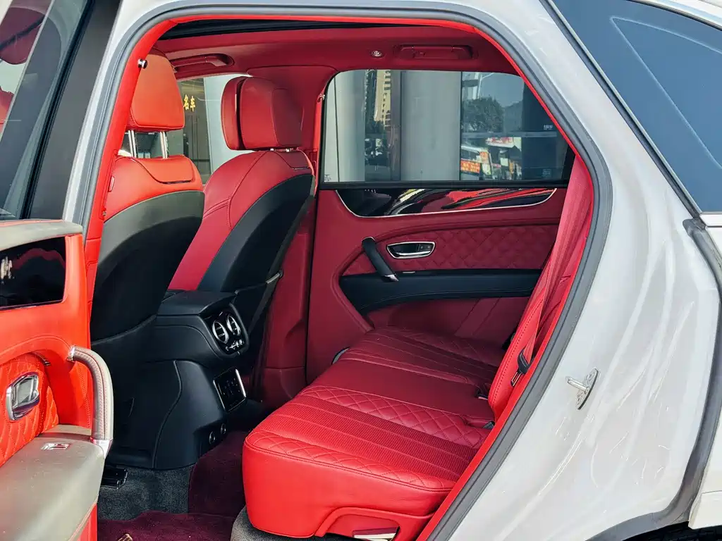 Bentley Bentayga — миниатюра 11
