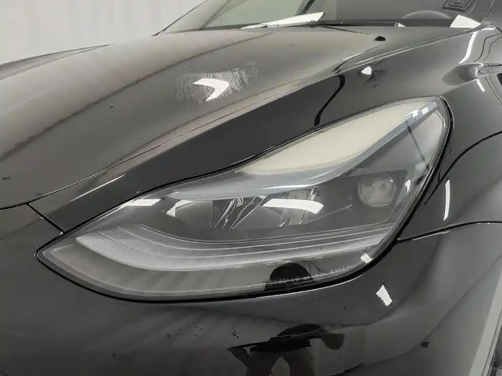 Tesla Model Y — миниатюра 7