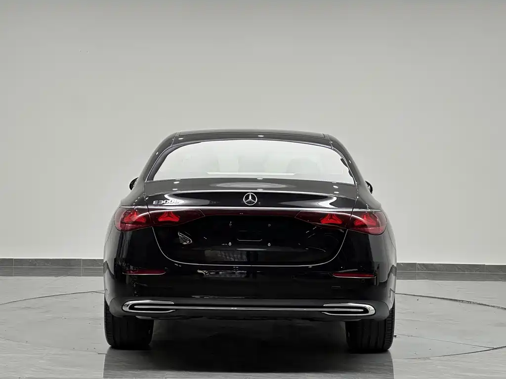 Mercedes-Benz E-Class — миниатюра 7