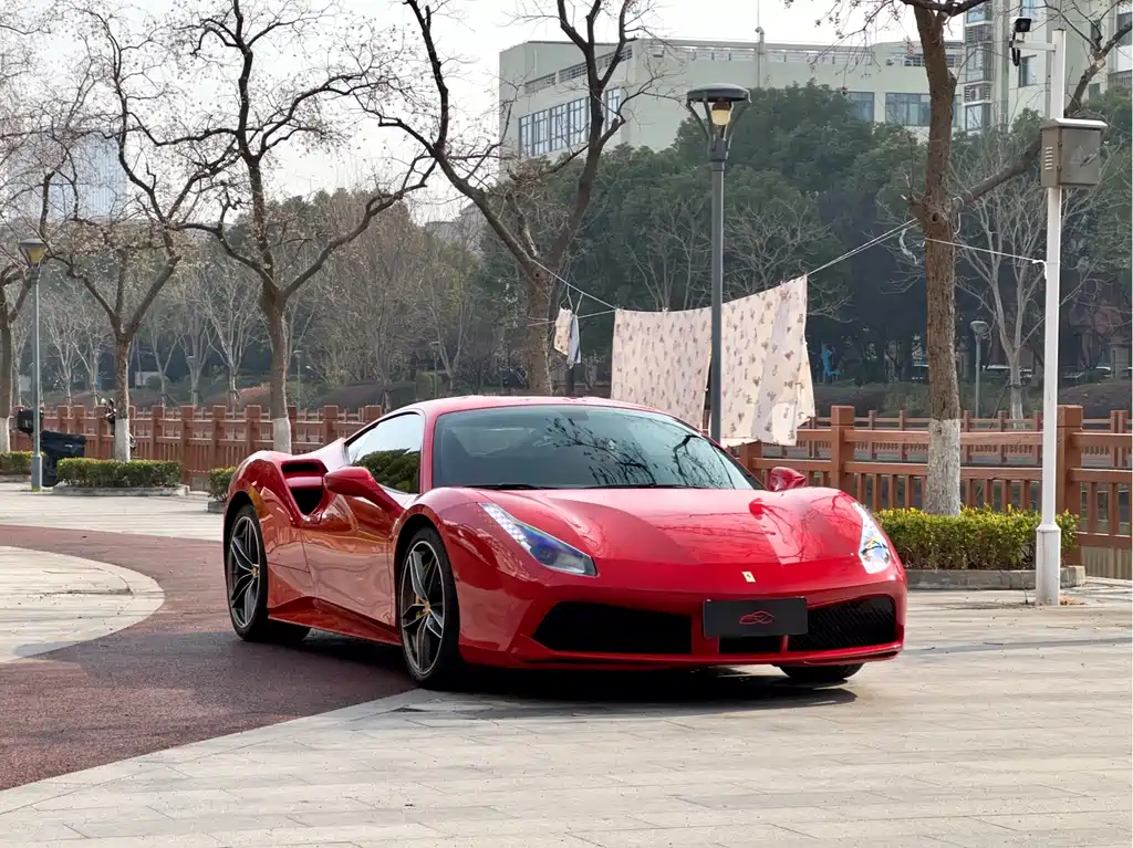 FERRARI 488