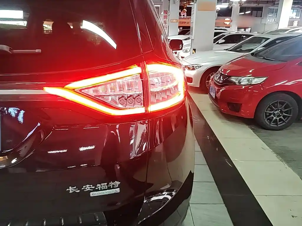 Ford Edge — миниатюра 8