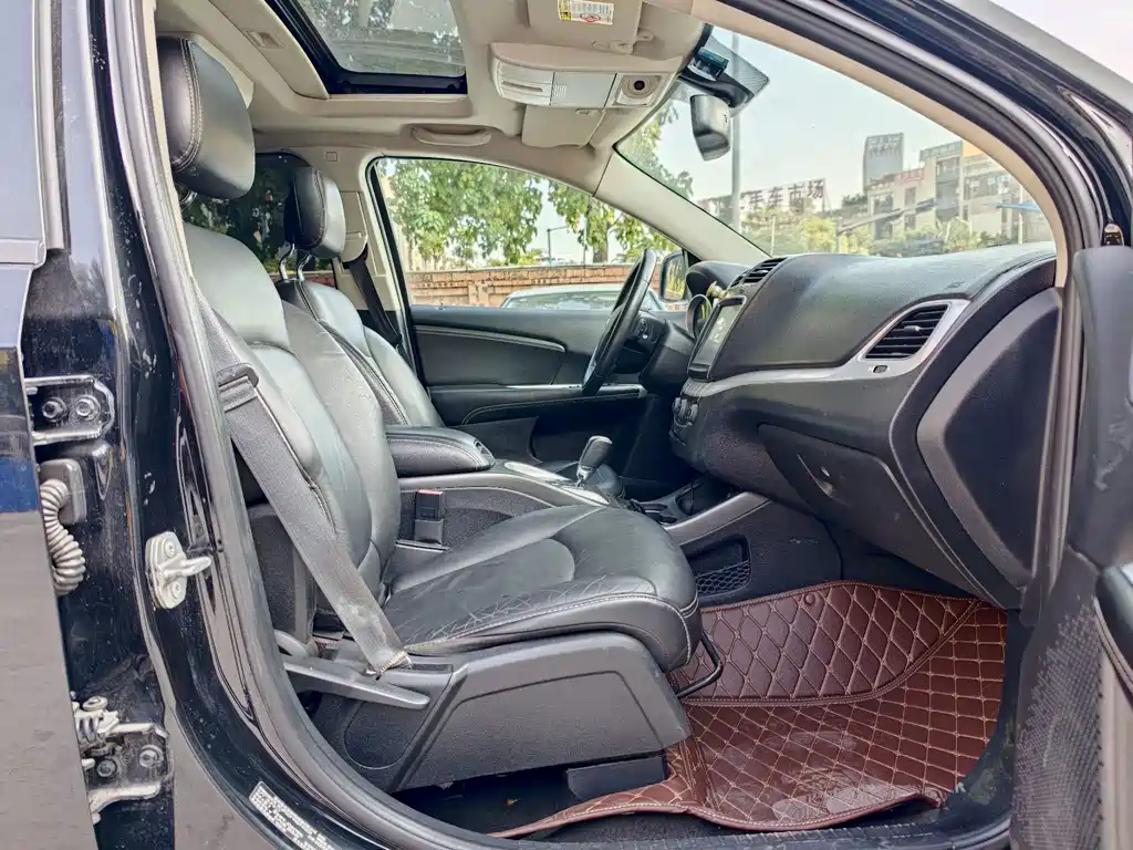 Dodge Journey — миниатюра 7