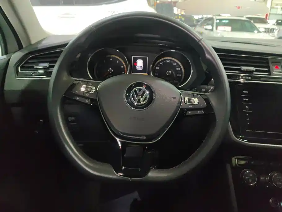 Volkswagen Tiguan L — миниатюра 15
