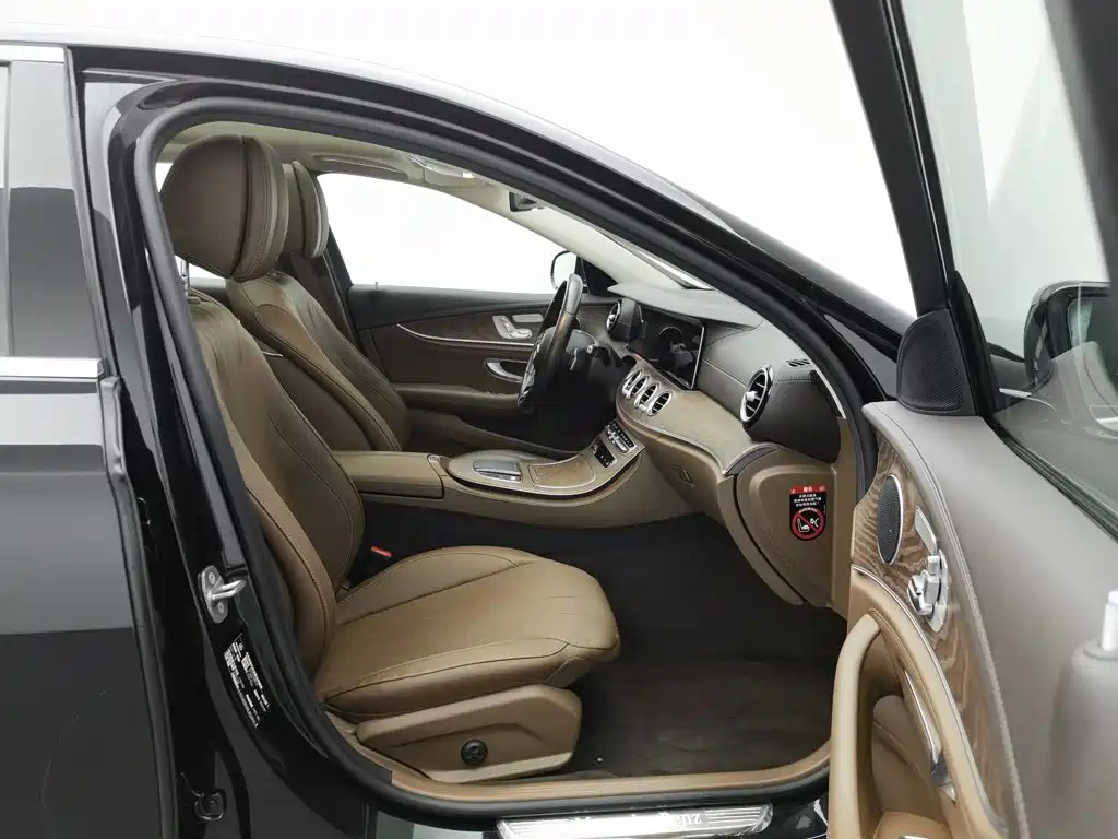 Mercedes-Benz E-Class — миниатюра 23