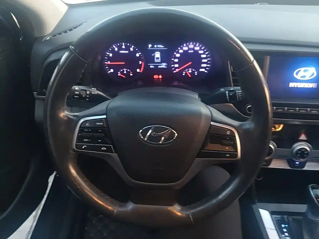 Hyundai Elantra — миниатюра 11