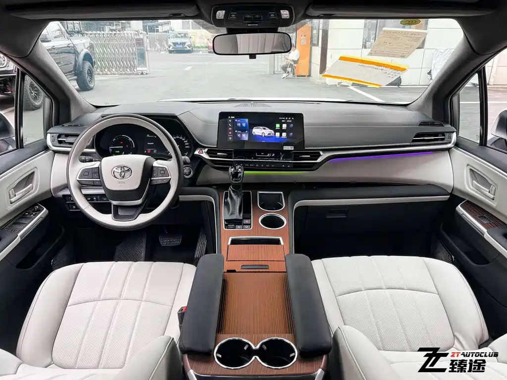 Toyota Granvia — миниатюра 5