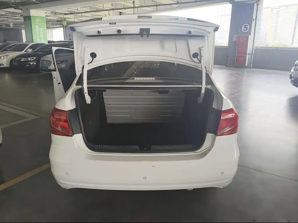 Volkswagen Jetta — миниатюра 25