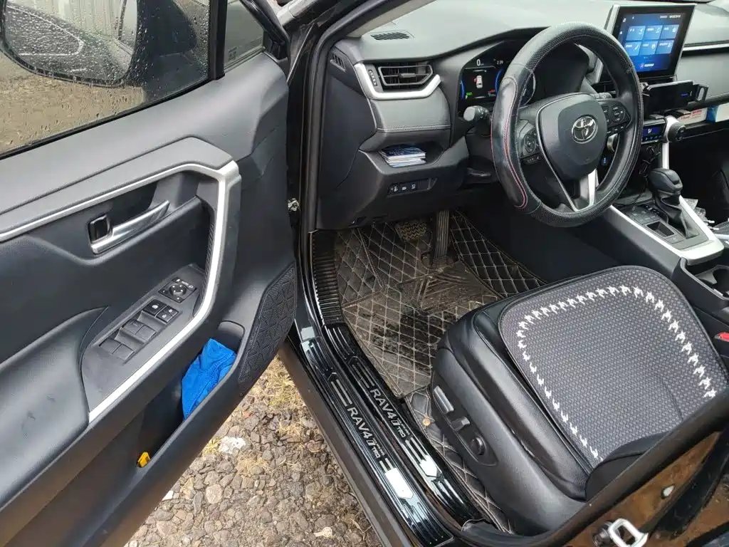 Toyota RAV4 — миниатюра 12