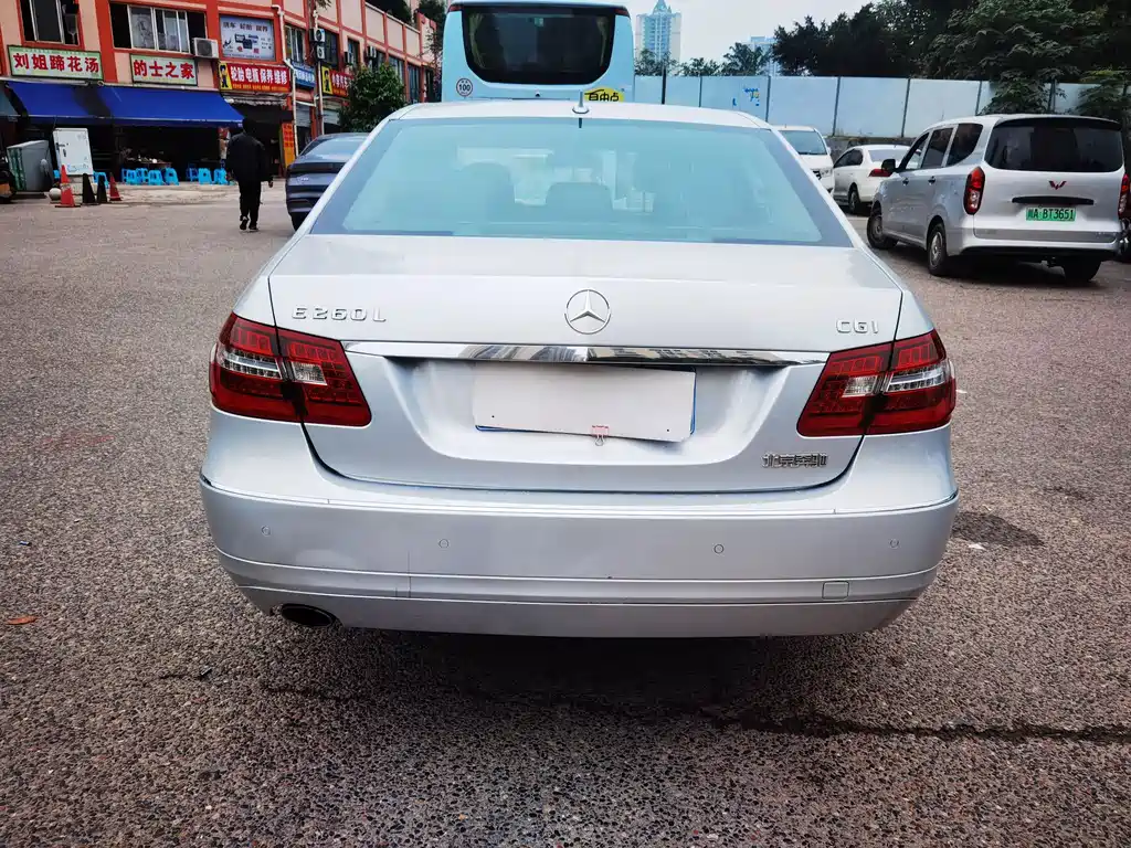 Mercedes-Benz E-Class — миниатюра 6