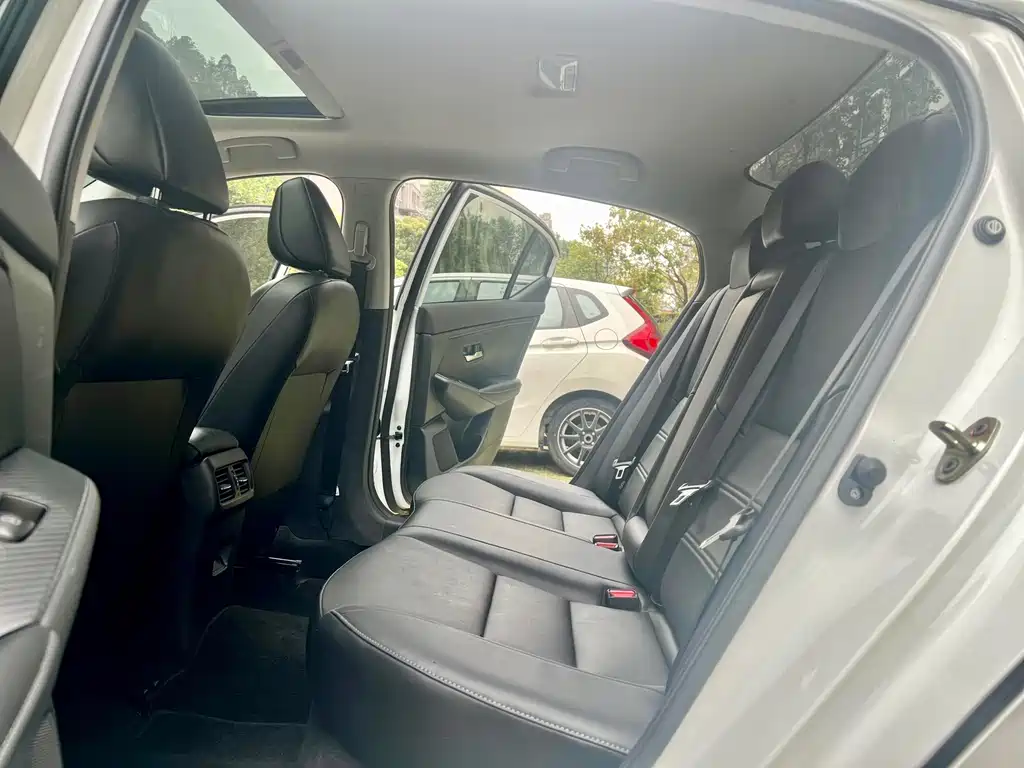 Nissan Sylphy — миниатюра 6