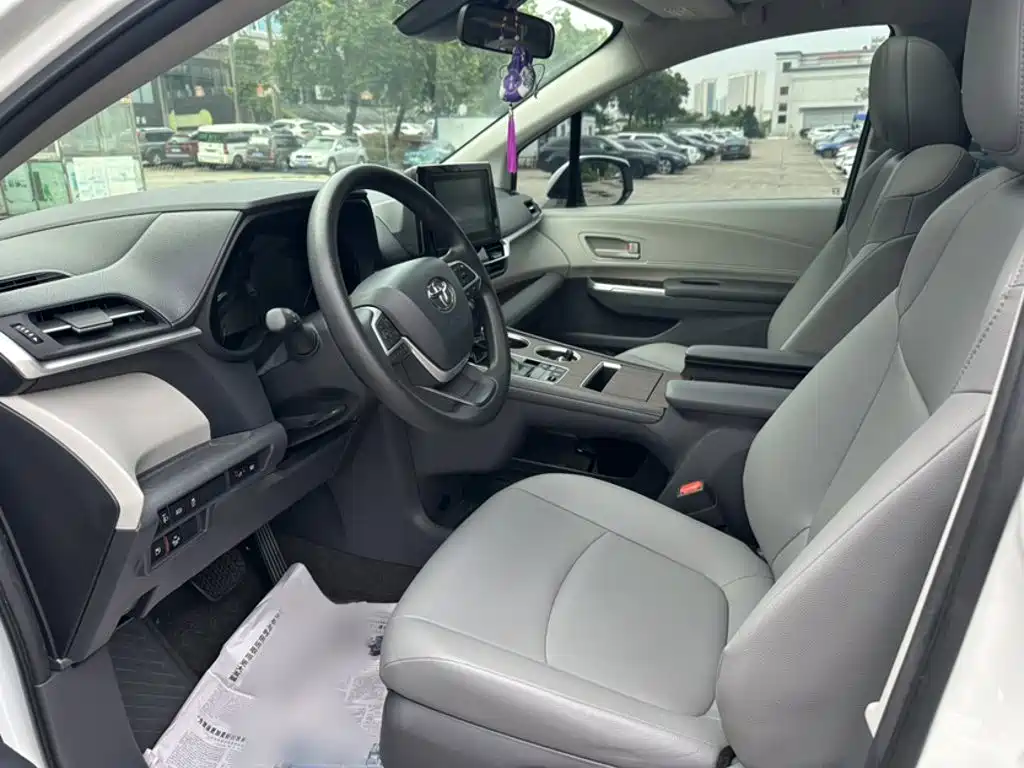 Toyota Granvia — миниатюра 14