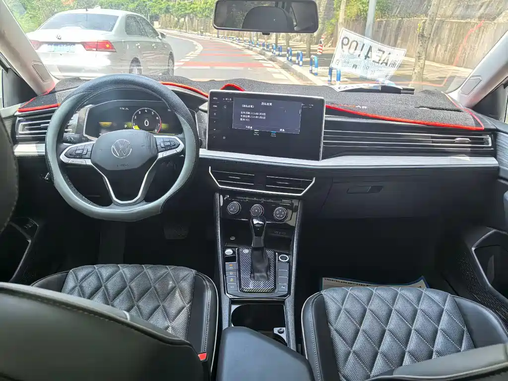 Volkswagen Sagitar 2025 300TSI DSG