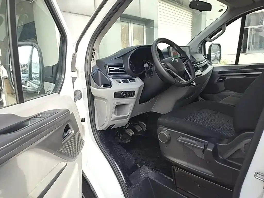 MAXUS V70 — миниатюра 16