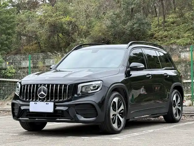 MERCEDES-BENZ GLB