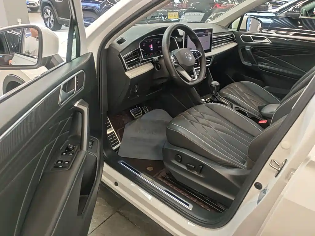 Volkswagen Tiguan L — миниатюра 16