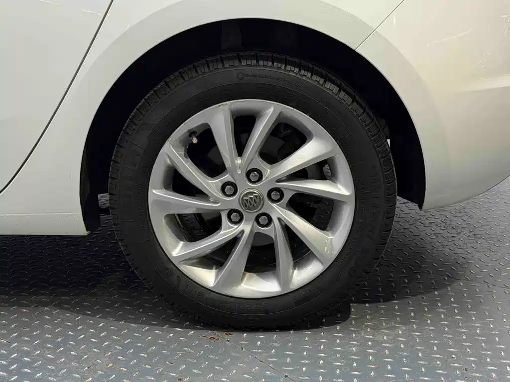 Buick Verano — миниатюра 11