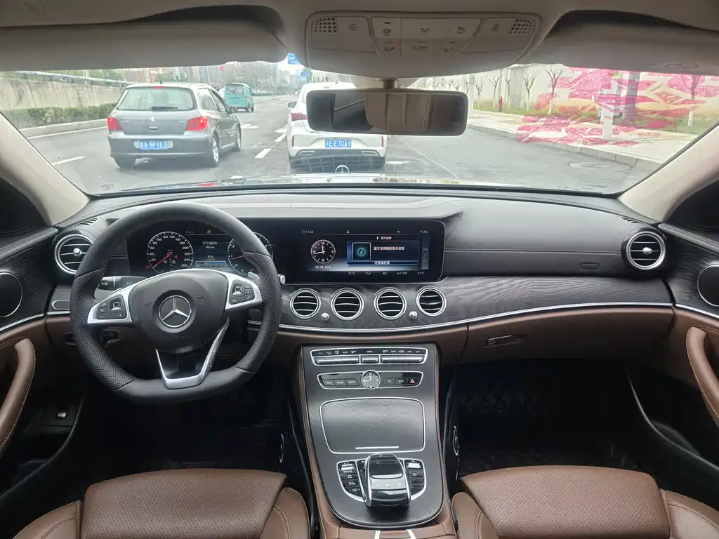 MERCEDES-BENZ E CLASS