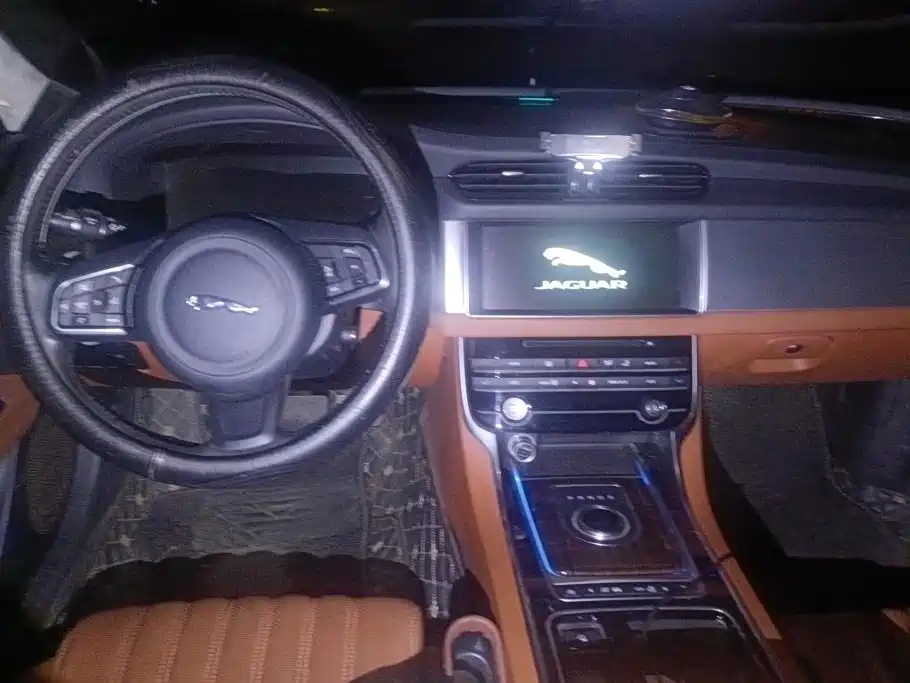 Jaguar XFL — миниатюра 12