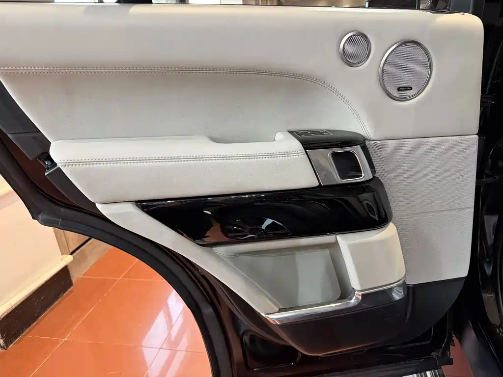 Land Rover Range Rover — миниатюра 9