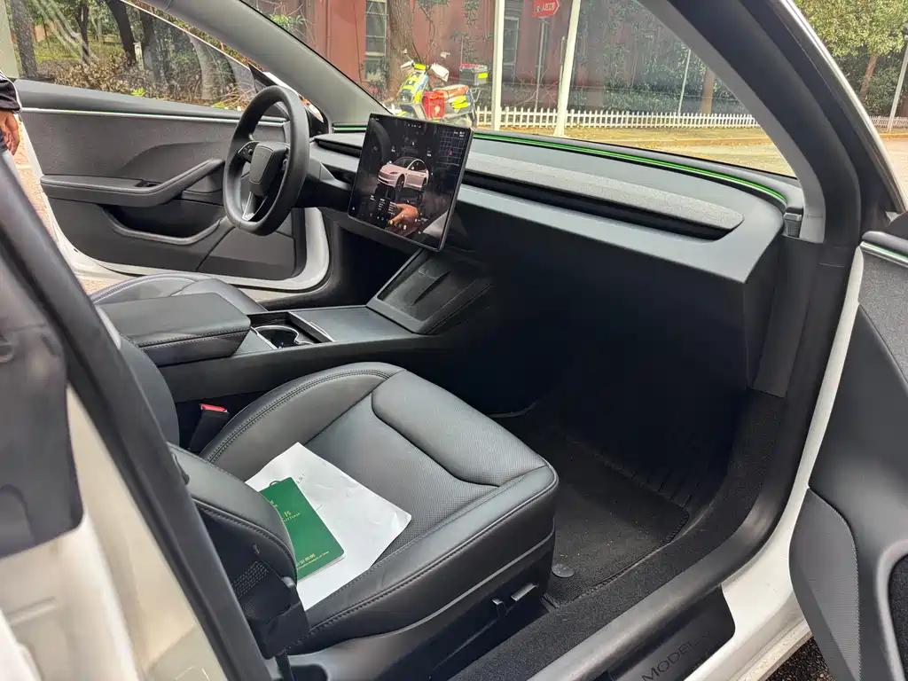 Tesla Model 3 — миниатюра 6