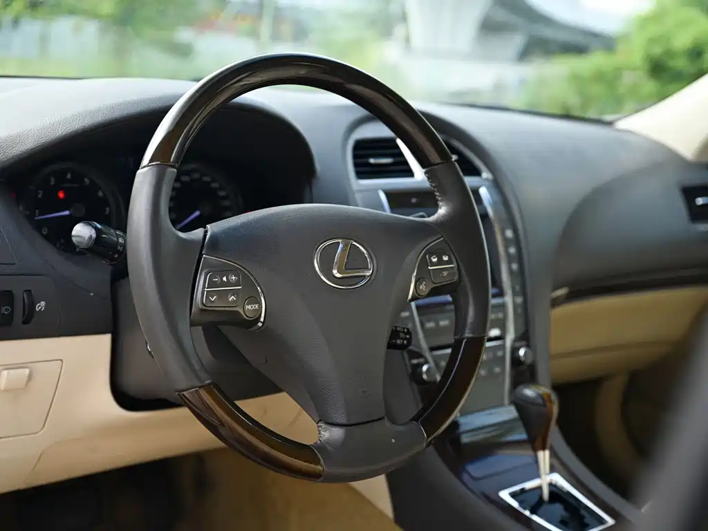 Lexus ES — миниатюра 8