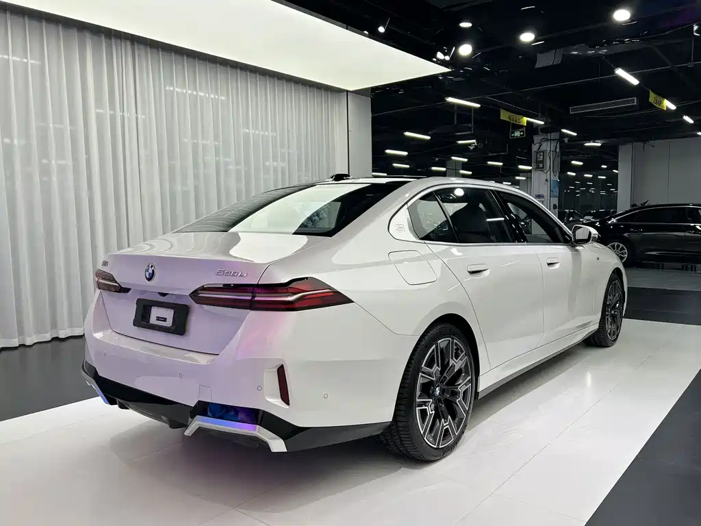 BMW 5 Series — миниатюра 11