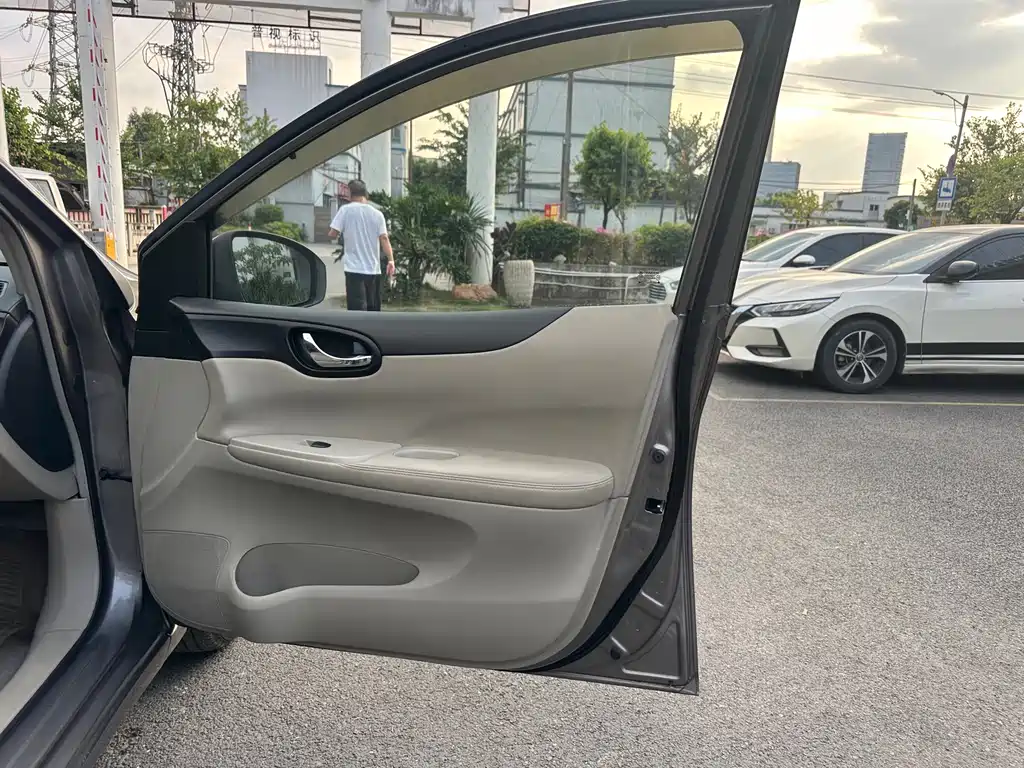 Nissan Tiida — миниатюра 16