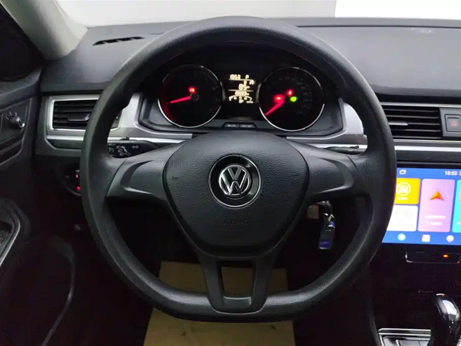VOLKSWAGEN BORA