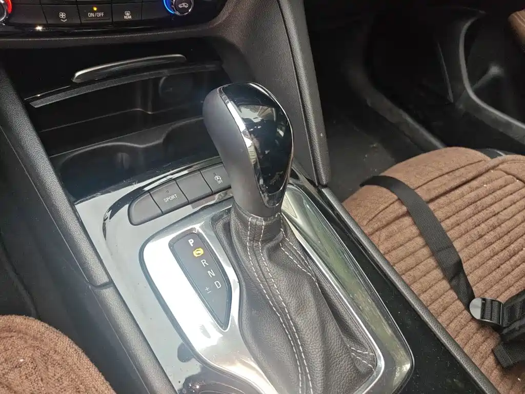 Buick Regal — миниатюра 10