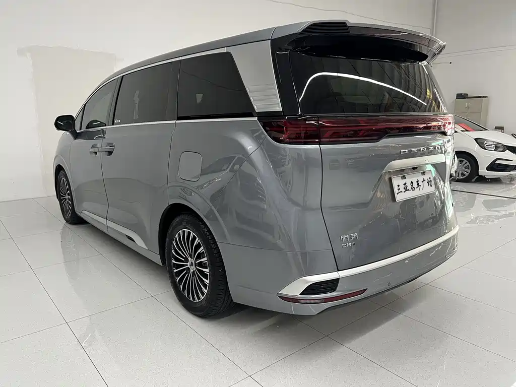Denza D9 2022 DM-i 1040 Luxury