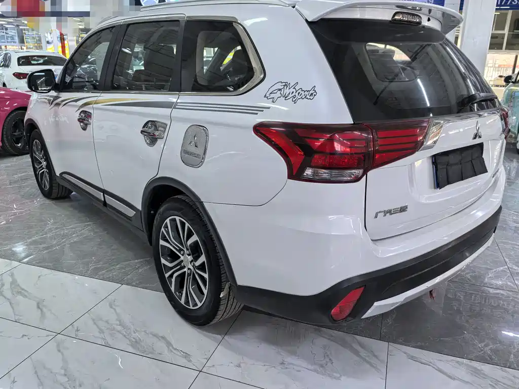MITSUBISHI OUTLANDER