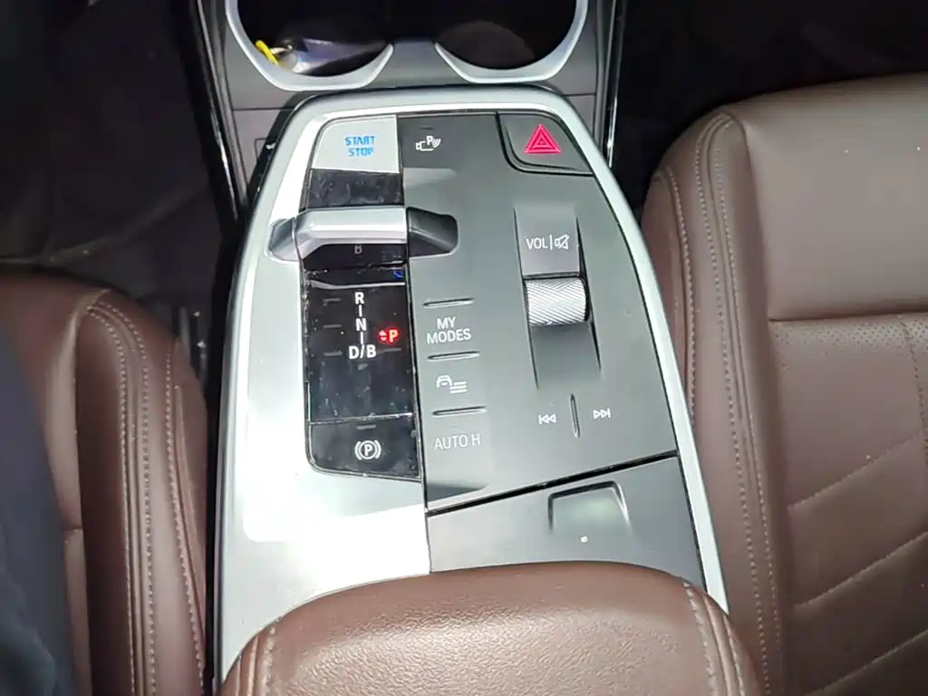 BMW iX1 — миниатюра 14
